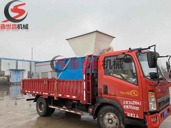 貴州單軸撕碎機(jī)裝車完畢，發(fā)貨