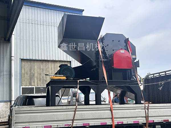 800型破碎機(jī)發(fā)往河南濮陽(yáng)